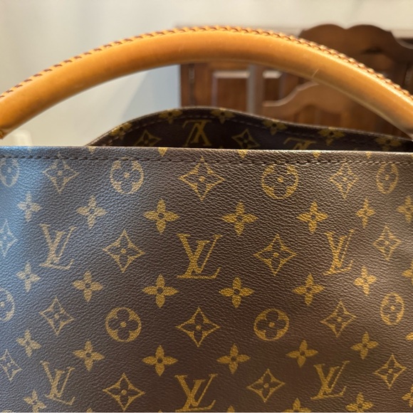 Authentic Louis Vuitton Artsy MM - Picture 4 of 15